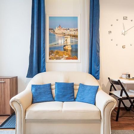 Life On The Blue Studio Budapest Luaran gambar